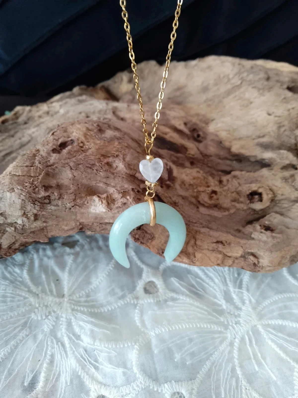 Collier lune en Amazonite turquoise et coeur en pierre de cristal de roche